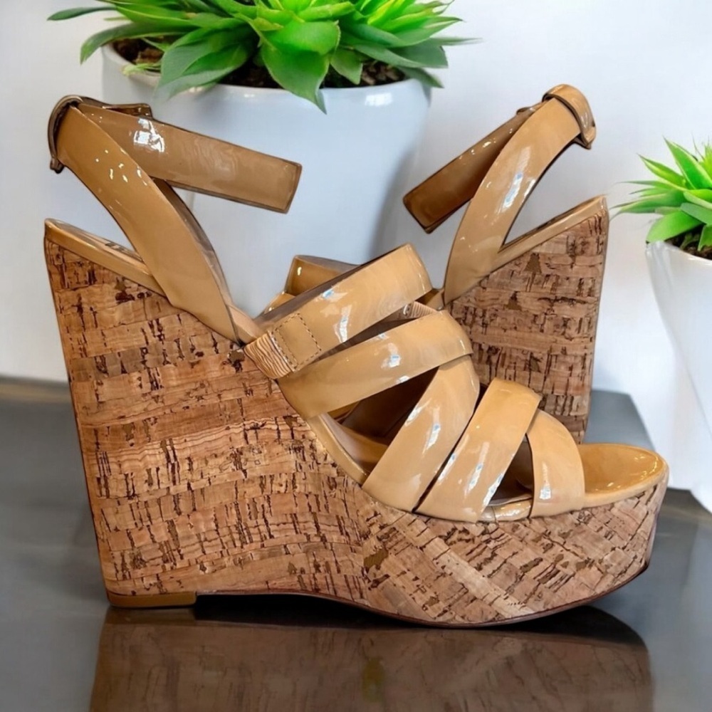 Vintage Pour La Victoire NWOT Gorgeous patent nude wedges. Cork. Women SZ 10
